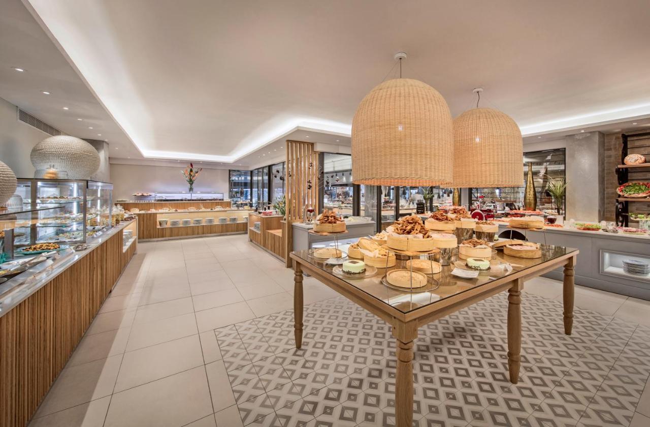 Constance Belle Mare Plage Exterior photo The buffet at the hotel