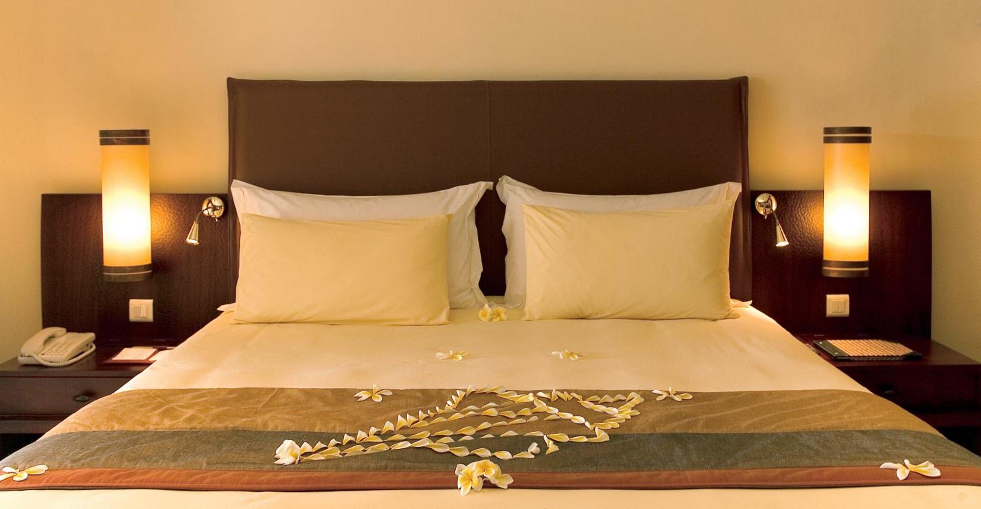 Constance Belle Mare Plage Room photo A bed with a heart made of rose petals