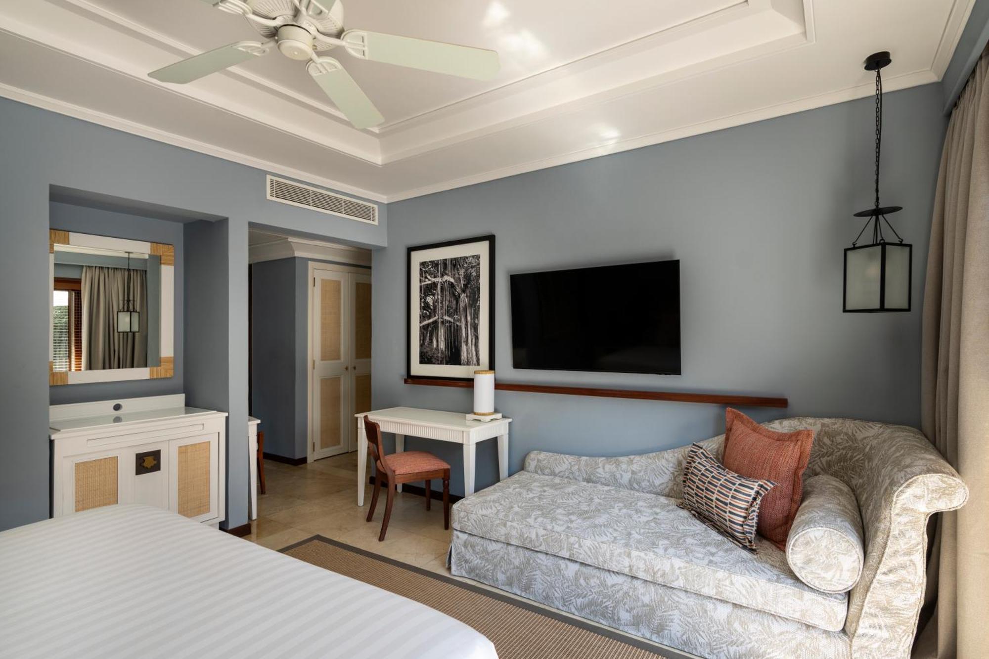 Constance Belle Mare Plage Exterior photo A room at the hotel